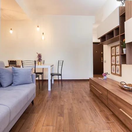 Centro - Perfect Couple's Escape Apartment Como