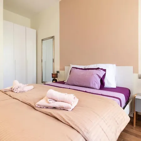 Centro - Perfect Couple's Escape Apartment Como